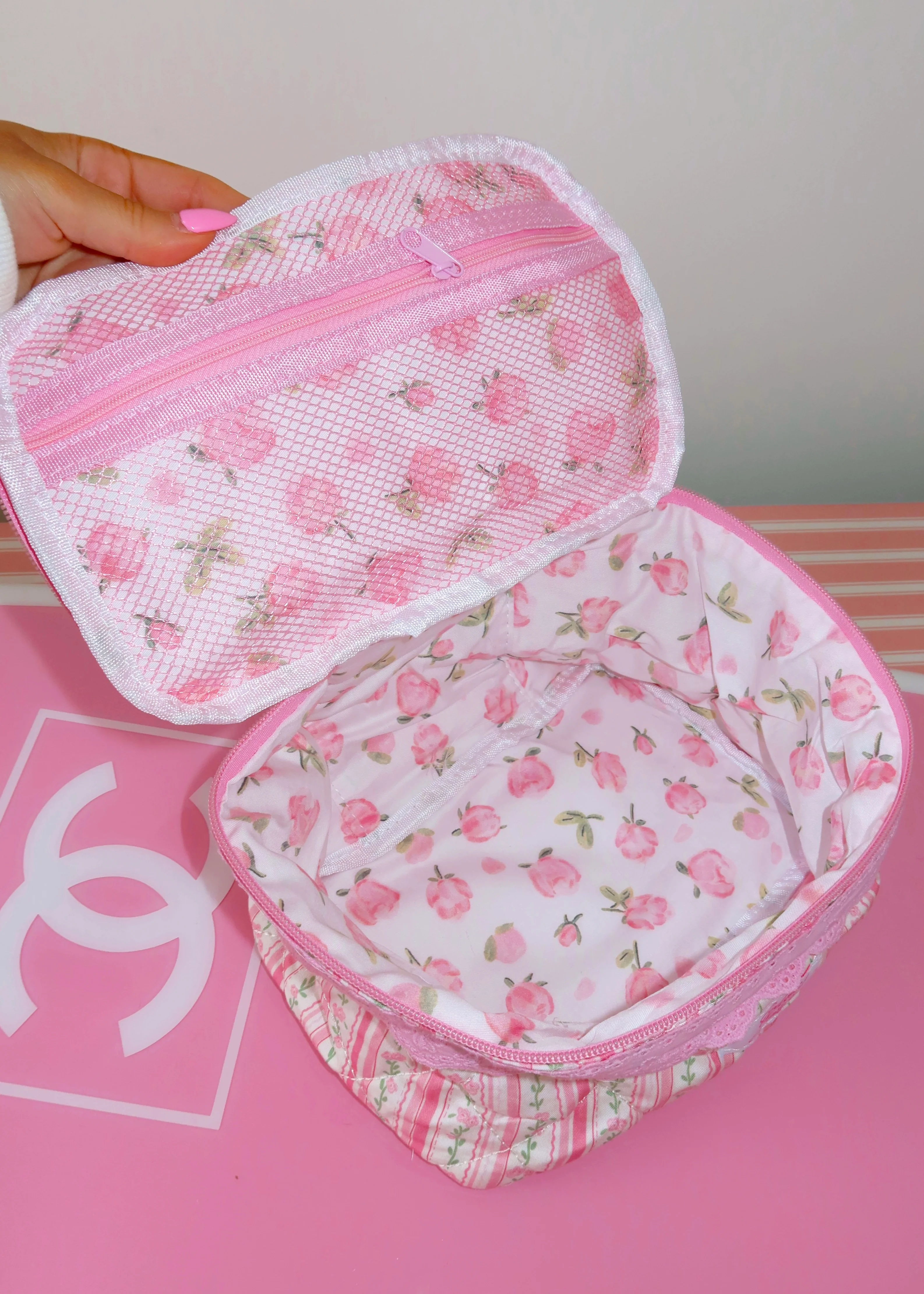 Flowers and Stripes Handle Makeup Bag - Image 3